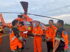 Hari ke Tiga,6 Helikopter Difokuskan Evakuasi Crew Heli Polda Jambi Di Bukit Tamiai