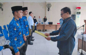 Penyerahan SK CPNS dan Pengangkatan PNS dari Formasi STTD di BKPSDM Tanjab Barat
