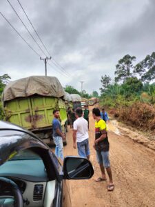 Warga Kecamatan Muara Tabir Keluhkan Jalan Yang Rusak Parah