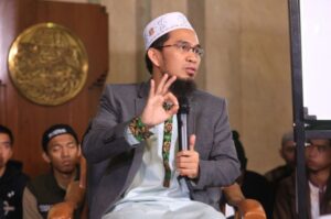 Sholat Tarawih Nabi Muhammad 11 atau 23 Rakaat? Ini Jawaban Ustadz Adi Hidayat