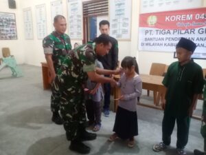 Danrem 042/Gapu Gandeng Pengusaha Lokal Salurkan Program CSR Untuk Pendidikan Anak Yatim di Tanjab Barat