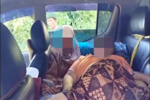 Akibat Jalan Rusak Parah, Ibu Hamil Di Merangin Jambi Hampir Melahirkan Di Jalan Berlumpur