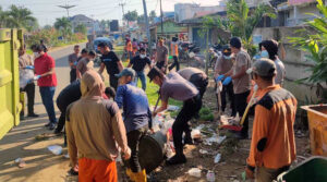 Gerakan Bersih Sampah Serentak Bersama Polri, Polres Tanjab Timur Kerahkan 70 Personel