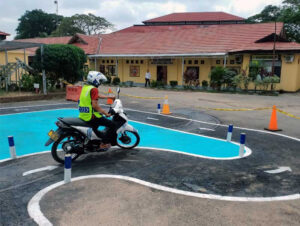 Satpas Polres Tanjab Timur Laksanakan Uji Praktik SIM C dengan Skema Sirkuit Baru