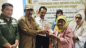 Pemerintah Desa Bedeng 8 Bagikan BLT Tahap Ketiga