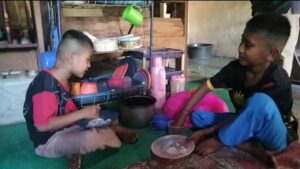 AYAH KABUR, DUA BOCAH RAWAT IBU ODGJ