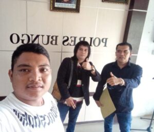 Kuasa Hukum Azroni Cs Serahkan Berkas Tambahan Ke Penyidik Polres Bungo