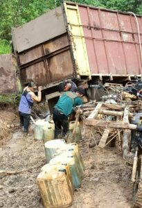 Oknum Aparat Dan Kades Disinyalir Jadi Beking Tambang Minyak Ilegal ( ILEGAL DRILLING )