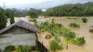 CURAH HUJAN YANG TINGGI, JALAN TERPUTUS DAN RATUSAN RUMAH WARGA TERENDAM BANJIR