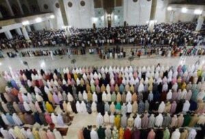 Imam Tarawih Ngebut, Bolehkah Makmum Tidak Selesai Baca Al-Fatihah?