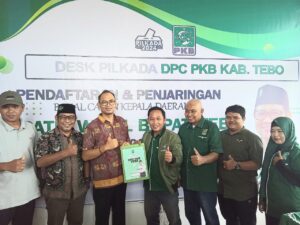 Bacalon Bupati Tebo Afriansyah Kembalikan Formulir Pendaftaran Ke PKB