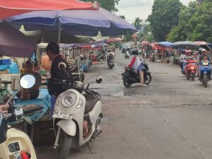 “Masyarakat Geram”: Jalan Raya Umum Sentot Ali Basa, “RUSAK”. Mana pemprov Jambi?