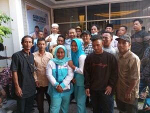 Emak – Emak Siap Menangkan Romi Hariyanto dan Saniatul di Pilgub Jambi