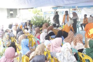 TIM PPK ORMAWA IMAPEFSI UNIVERSITAS JAMBI SUKSES TINGKATKAN LIFE SKILL PEREMPUAN BRAM ITAM KIRI MELALUI KELAS PELATIHAN CIPTA PRODUK