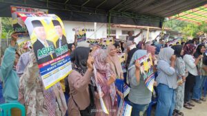 Giliran Emak-Emak di Sungai Bengkal Teriakkan “Agus-Nazar, Pantang Pulang Sebelum Menang