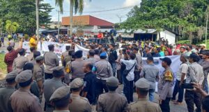 Margo Batin IX Ilir Geruduk DPRD, Tolak Dinasti Politik di Merangin