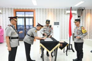 Kapolda Jambi Gelar Upacara Serah Terima Jabatan Kapolres Tanjabtim dan Kapolres Muaro Jambi