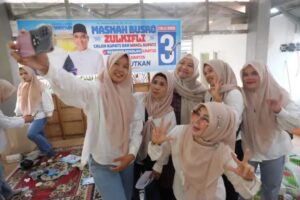 Masnah Busro Kukuhkan Tim Srikandi Kecamatan Sekernan