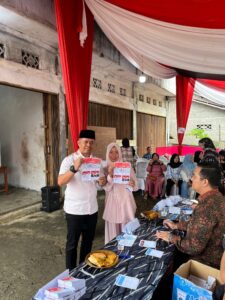 Didampingi Isteri Tercinta, Nazar Efendi Berikan Hak Pilih di TPS 11 Tebing Tinggi