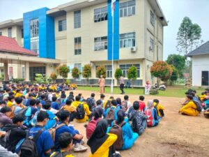 Kasat Binmas Polresta Jambi, Kompol Abdul Akil, S.H, Sosialisasi Bahaya Kenakalan Remaja di SMK 3 Kota Jambi