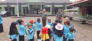 Kodim 0416/Bute Terima Kunjungan TK Lab School Integrated Yasni Bungo