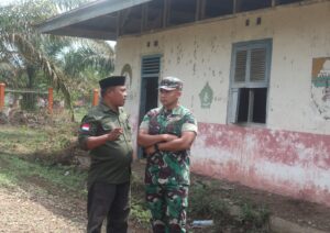 Kepala Desa Teluk Kuali Syopian ucapkan Terimakasih kepada Comandan Satgas TMMD Ke-123, Letkol Inf Arief Widyanto, S.E., M.Han