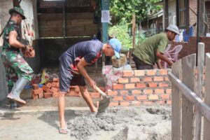 Hendri Yuli Rianto Haru melihat RTLH miliknya Mulai di kerjakan Satgas TMMD Ke-123 Kodim 0416/Bute