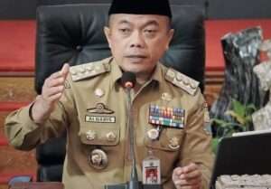 GUBERNUR JAMBI AL HARIS: TIDAK ADA KEBIJAKAN MERUMAHKAN HONORER