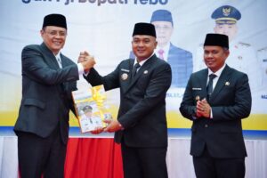Pj Bupati Tebo Varial Adhi Putra Serah Terima Jabatan Kepada Bupati Tebo Agus Rubiyanto