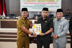 Wakil Bupati Tebo Nazar Efendi, SE, MSi Hadiri Rapurna DPRD dalam Penyampaian Nota Pengantar LKPJ Bupati Tahun 2024
