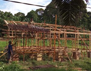 Satgas TMMD Ke 123 Kodim 0416/Bute Lanjutkan Pengerjaan Kandang Kambing