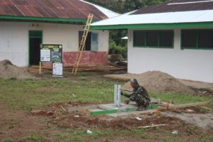Tumbuhkan Rasa Cinta Tanah Air, Satgas TMMD Ke-123 Kodim 0416/Bute Buatkan Tiang Bendera di Madrasah Ibtidaiyah Nurul Falah