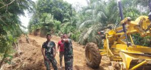 Kasdim 0416/Bute Mayor Inf M. Tony Wijaya Tinjau Pelaksanaan TMMD Ke-123 di Desa Teluk Kuali dan Malako Intan