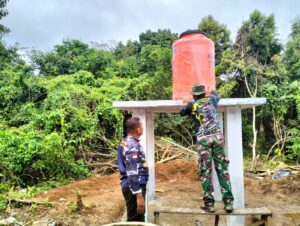 Satgas TMMD ke-123 Kodim 0416/Bute Pasang Tandon Air di Madrasah Ibtidaiyah Nurul Falah