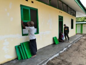Percepat Progres Satgas TMMD Ke-123 Kodim 0416/Bute Pasang Jendela MI Nurul Falah