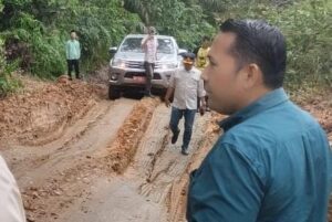 Bupati Syukur Meninjau Jalan Tabir Timur dan Tabir Selatan