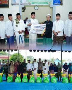 Bupati Tebo didampingi Ketua DPRD Tebo Gelar Safari Ramadhan, Berbagi Bantuan untuk Warga di Desa Suka Damai