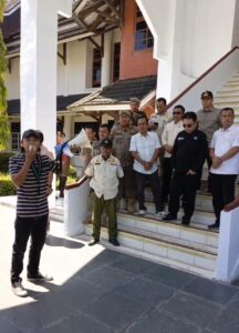 Mahasiswa Tantang Bupati Merangin Tolak Mobil Dinas, Gratiskan Lapak PKL