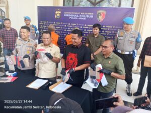 Bawa 1,2 Kg Emas Ilegal, Dua Pria Dibekuk di Bangko