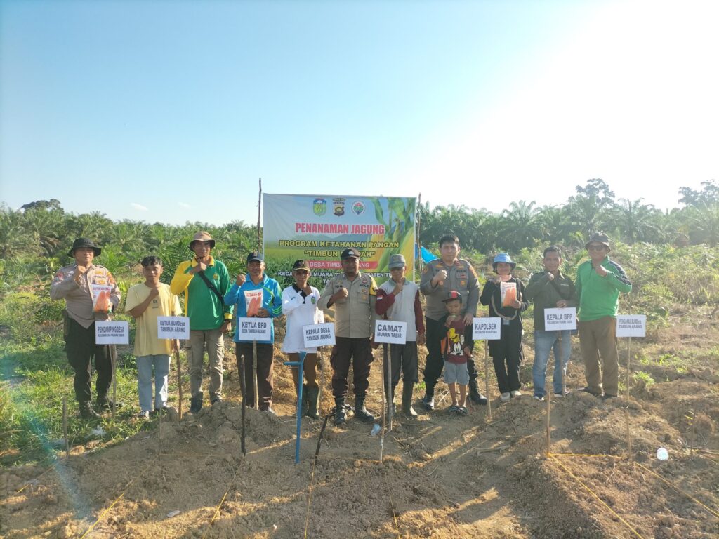 Dukung Program Nasional, Polsek Muara Tabir Lakukan Penanaman Jagung di Tambun Arang