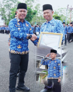 Wakil Bupati Tebo Pimpin Upacara Hari Kesadaran Nasional, Serahkan Piagam Purna Tugas