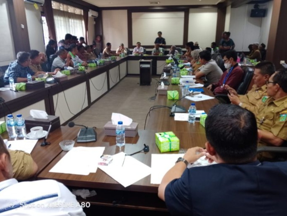 DPRD Tebo Fasilitasi RDP Konflik Lahan antara Warga dan PT WKS, Penertiban Lahan Dihentikan Sementara