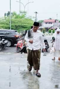 Peringati Idul Adha 1446 H, Wabup Tebo Sholat Bersama Masyarakat di Masjid Agung
