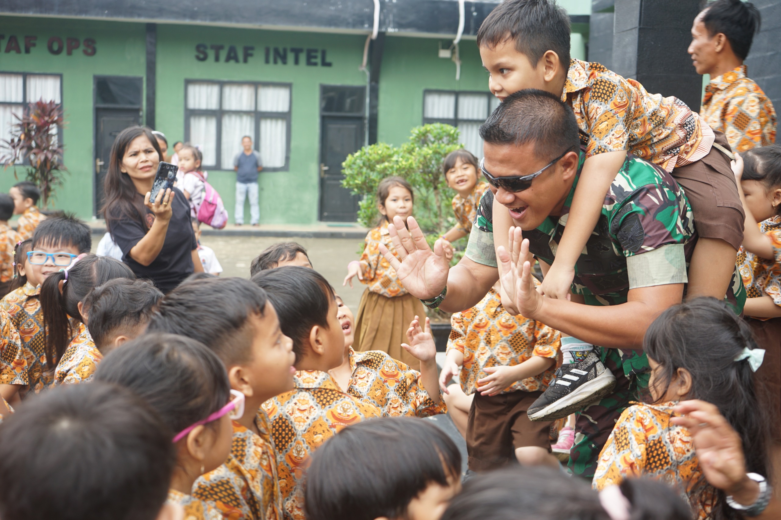 TNI Sahabat Anak, Kodim 0416/Bute Kenalkan Dunia Militer kepada TK Xaverius