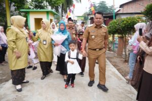 Wabup Tebo Tinjau Gerakan Hari Pertama Sekolah Bersama Ayah di TK Islam Al Washliyah