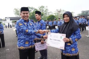 Peringati Harganas ke-32, Pemkab Tebo Serahkan Penghargaan dan Santunan