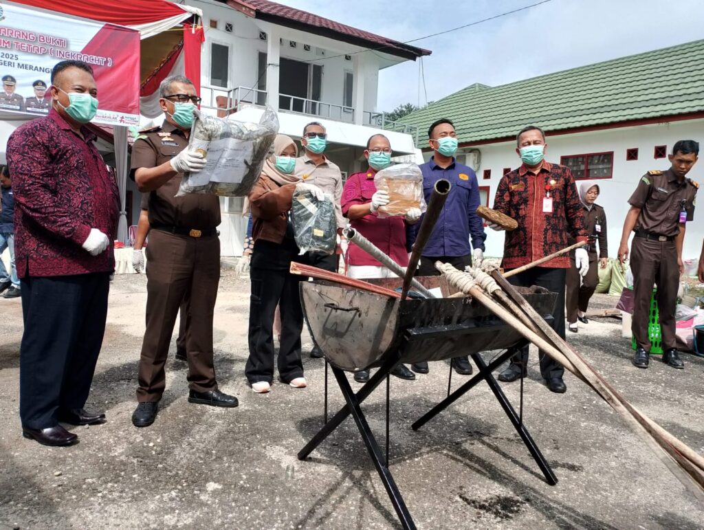 Kejari Merangin Musnahkan Barang Bukti, Didominasi Kasus Narkotika