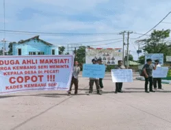 Warga dan LSM Desak Pencopotan Kades Kembang Seri