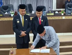 DPRD Tebo Setujui Enam Raperda Tahun 2025, Ketua DPRD Khalis Mustiko Tekankan Komitmen untuk Kepentingan Rakyat