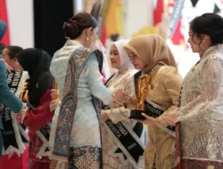 Bunda PAUD Tebo Terima Penghargaan dari Istri Wakil Presiden pada Apresiasi Bunda PAUD Nasional 2025